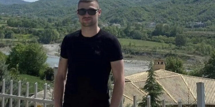 Fotoja e Lear Kurtit duke marrë serum te Trauma, nis hetimi për mjekët, thanë se mbërriti pa jetë