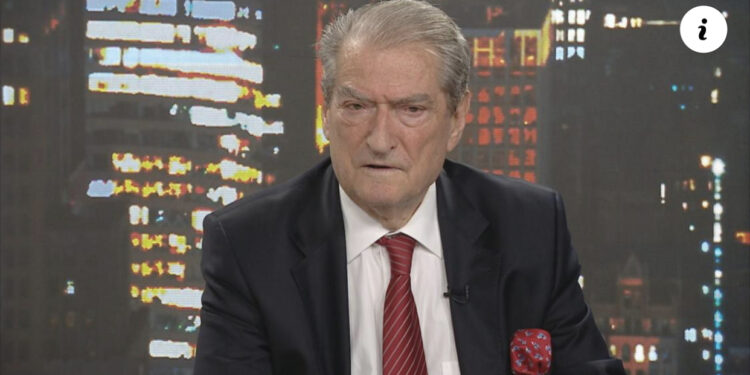 “Basha është kthyer 3 herë nga rruga për në SHBA”, Berisha: Nëse ka frikë burgun, të marrë statusin e të penduarit