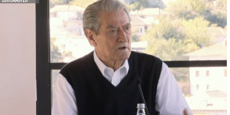 “Shqiptarët në protestë për dinjitetin dhe të ardhmen”, Berisha nga Gjirokastra: Qeveria e Ramës ka vjedhur më shumë se çdo qeveri