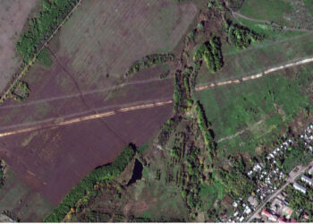 Pamjet satelitore: Grupi i mercenarëve rusë hap llogore antitank 2 km të gjatë, në Ukrainë