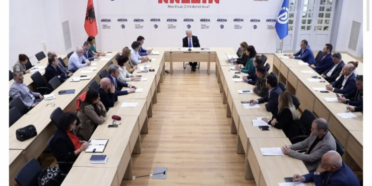 Zbulohet data kur do të përfundojnë primaret në Partinë Demokratike