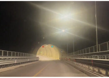 Rama mbyll takimet, ironizon rrugës për Tiranë: Duke bërë sikur kthehem nga Dibra nëpër tunelet 3D të Rrugës së Arbërit