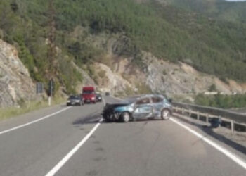 Makina del nga rruga në Qafë Thanë, plagosen 5 persona