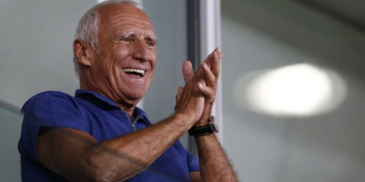 “Pinte 10 shishe pije energjike në ditë”, vdes pas një sëmundjeje të rëndë themeluesi i Red Bull