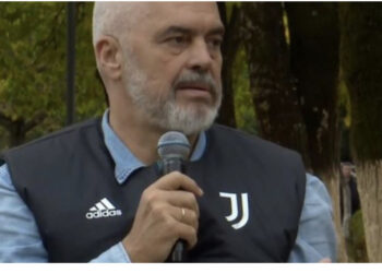 Rama jep leksione për të rinjtë në Burrel: Punoni online, nuk keni nevojë të ikni nga shtëpia