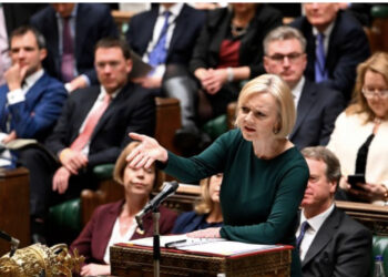 Debati për taksat, kryeministrja britanike shkarkon ministrin e Financave pas 37 ditësh në detyrë