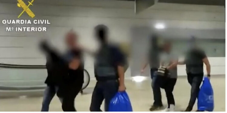“Bënin jetë luksi në Shqipëri”, shkatërrohet banda shqiptare në Spanjë, transportonin edhe të miturit drejt Anglisë kundrejt pagesave të majme