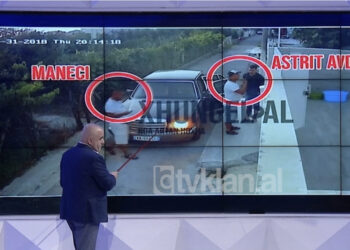Gazetari nxjerr VIDEON: Maneci dhe Astrit Avdyli ndërmjetësojnë gjobën 500.000 euro në Shijak, me Mercedes të blinduar dhe grup zjarri