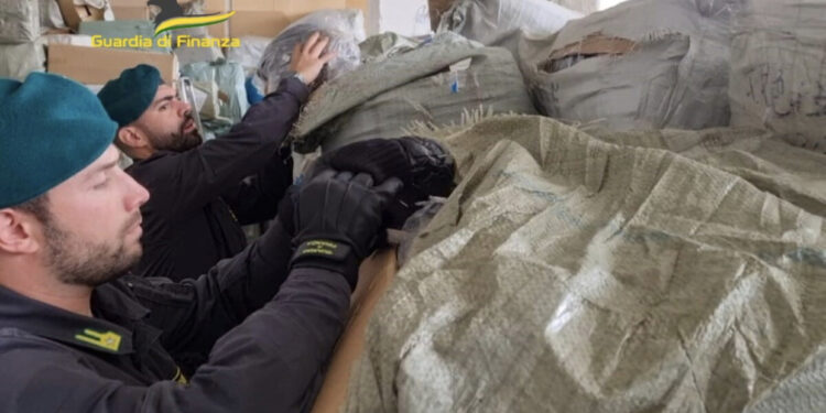 Sekuestrohen 600 mijë këpucë, vinin nga Shqipëria dhe shiteshin si “Made in Italy”