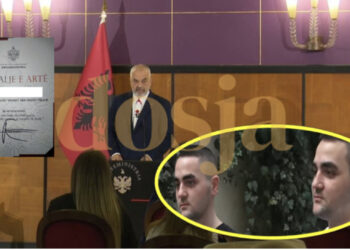 Pse u ‘censuruan’ nxënësit e ‘Mehmet Akif’? Rama u dha medalje, por u mohoi shkollimin, binjakët ekselentë që duan të ikin nga Shqipëria