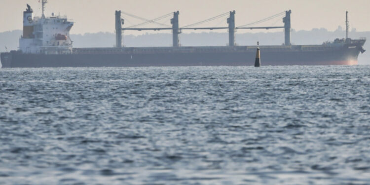 Çfarë po ndodh me marrëveshjen? Dymbëdhjetë anije me grurë largohen nga portet e Ukrainës