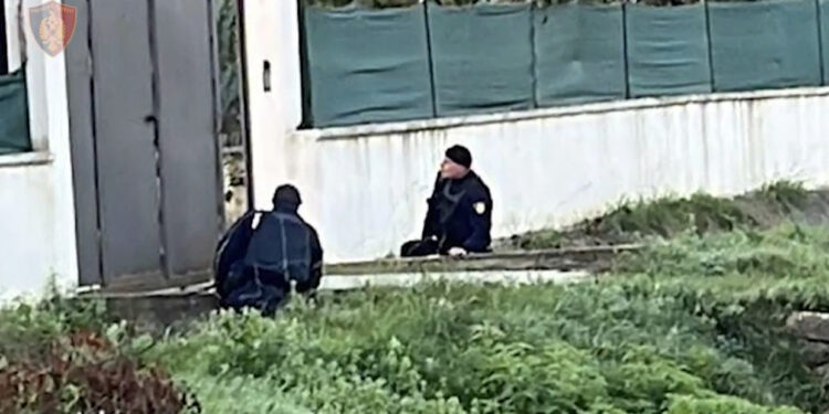 Momente paniku në Shkodër, 49 vjeçari i rrezikshëm qëllon me armë ndaj Policisë, ndërhyn RENEA dhe e arreston