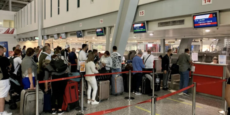Aeroporti i Rinasit njofton udhëtarët: Rikthehen fluturimet e anuluara me Italinë