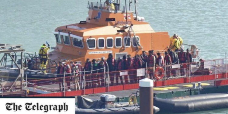 Britania e Madhe financon me miliona paund Shqipërinë vetëm që të ndalë emigrantët që duan të largohen