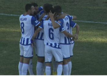 Tirana i “fal” një pikë Laçit