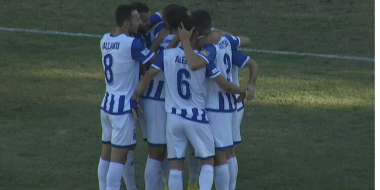 Tirana i “fal” një pikë Laçit