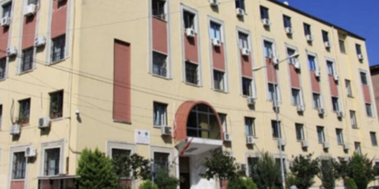 Histori e përsëritur! Dhunohet barbarisht avokati në Gjykatën e Durrësit, dy persona e sulmuan edhe në 2018