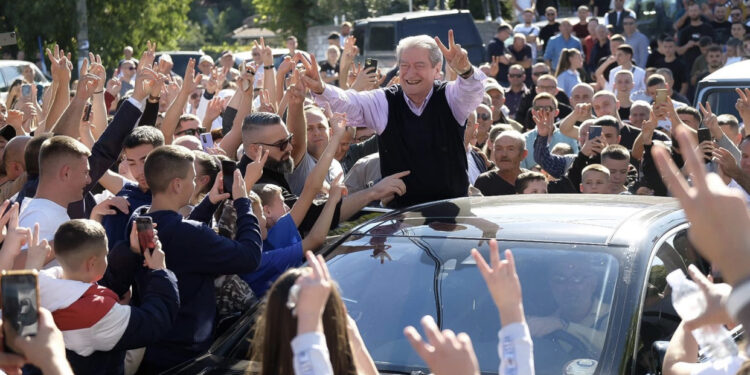 Sali Berisha nuk përmbahet në Lazarat: Ata që përdorën terror ndaj jush, do marrin përgjigjen e merituar!
