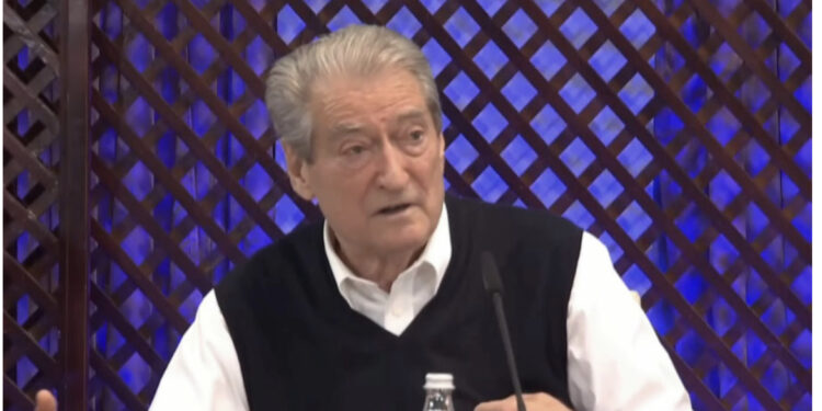 Sot protesta e pedagogëve, Berisha thirrje për pjesëmarrje masive: Punonjës e studentë, bashkohuni të gjithë para Universitetit të Arteve