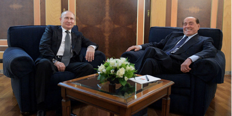 Putini i dhuron Berlusconit 20 shishe vodka për ditlindje, KE: Shkelin sanksionet