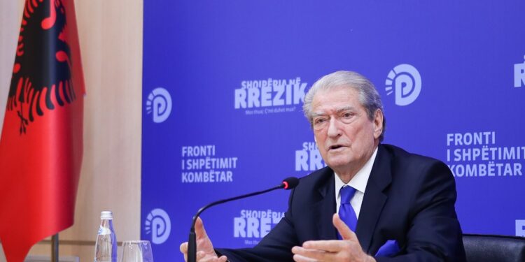 “Edi Rama i futi thikën pas shpine Kosovës”, Berisha: Miratoi në Strasburg ndarjen në dysh të kombit shqiptar