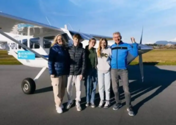 FOTO/ Kanë shëtitur 12 vende të ndryshme, familja që kurseu për të blerë një aeroplan: Planifikuam 14 muaj pushime