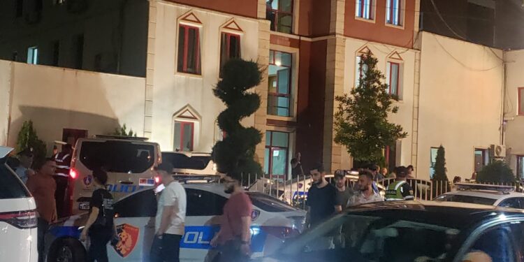 Dinamika e plotë/ Çfarë ndodhi me të riun që humbi jetënnë polici?! Zbardhet dëshmia e shokut të 32-vjeçarit