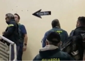 Policia spanjolle Guardia Civil “zbarkon” në Elbasan, goditet një call-center, një person arratiset