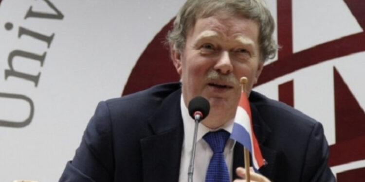 Ish-ambasadori për tensionet në Kosovë: Regjimi i Vuçiçit e tregoi fytyrën e vërtetë që s’duan paqe e as pajtim