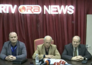 Konfiskohet RTV Ora e Ylli Ndroqit, përfaqësuesit e shtetit mbërrijnë në ambientet e televizionit