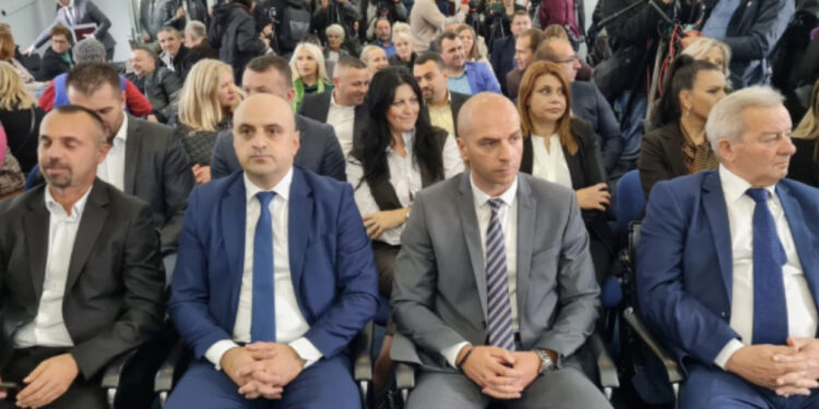 Nga largimi i serbëve nga institucionet te thirrjet e BE-së për maturi, çfarë po ndodh në veri të Kosovës