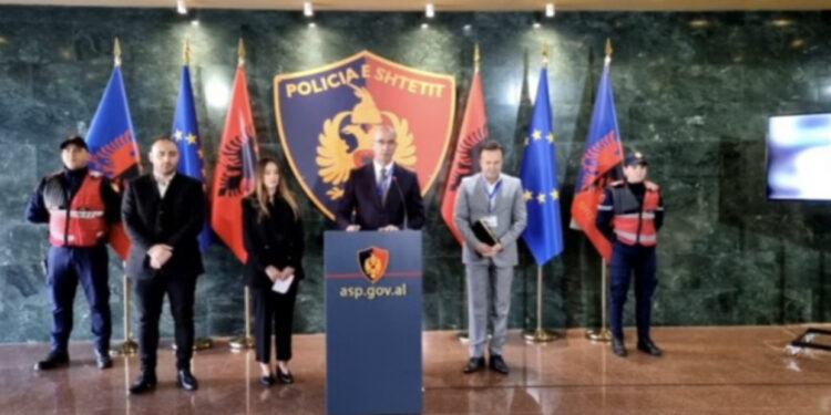 EMRAT/ Serat me hashash në Berat, Policia e Shtetit jep detaje: Ranë në pranga 11 persona, u sekuestruan 870 kg drogë!