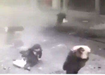 PAMJE TË RËNDA/ Momenti i shpërthimit të fuqishëm në Stamboll, njerëz shihen të gjakosur në rrugë