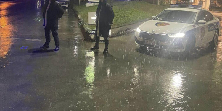 Shqipëria nën “pushtetin” e shiut, Policia e Shtetit bën njoftimin e rëndësishëm, ja si paraqitet situata në akset e vendit