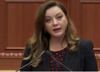 “Bën si i fortë”, Vokshi për fjalimin e Ramës, u bën thirrje deputeteve: Sa herë të flas me gjuhë dhune të largohemi nga seanca