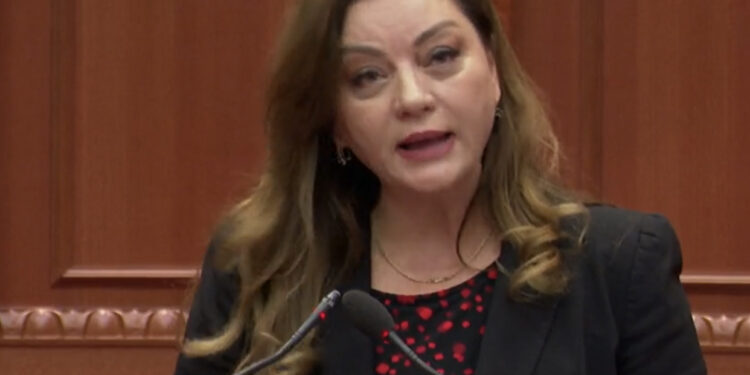 “Bën si i fortë”, Vokshi për fjalimin e Ramës, u bën thirrje deputeteve: Sa herë të flas me gjuhë dhune të largohemi nga seanca