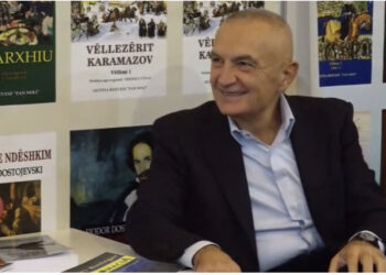 “Letërsinë e kemi më mirë se Shqipërinë”, Meta në Panairin e Librit, tregon zhanrin e preferuar të librave të Kryemadhit