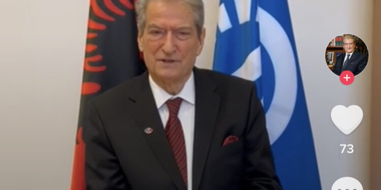 110 vjetori i Pavarësisë/ Berisha thirrje shqiptarëve: Shqipëria drejtohet nga një regjim që po përze rininë e kombit. Ta shndërrojmë në shtëpinë e së ardhmes