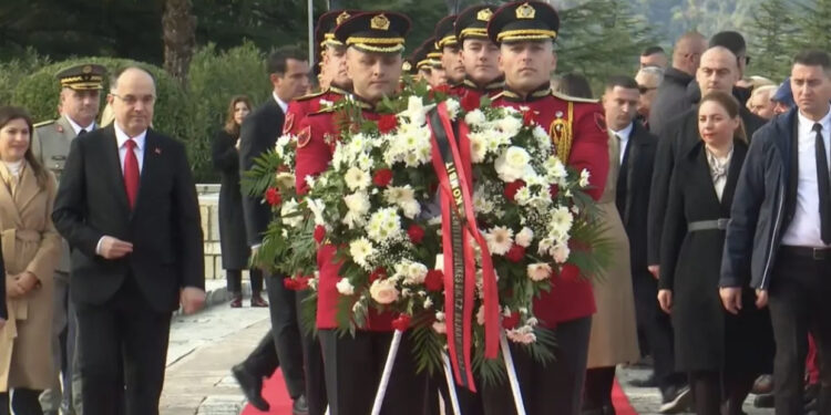 78-vjetori i Çlirimit, Begaj homazhe te “Nëna Shqipëri”