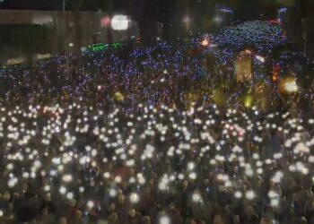 LIVE-Rama u fiku dritat? Protestuesit ndezin blicat, “zien” sheshi