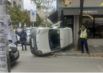 FOTO/ Aksident i rëndë te ‘Tirana e Re’, “Toyota” përplas “Renault-in”, kjo e fundit batohet!