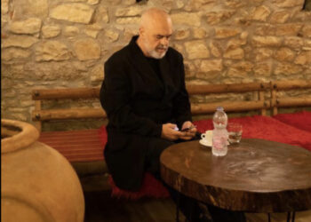 “Më nderuan me praninë e tyre”, Rama falenderon qytetarët: Berati i Rilindur s’ka asnjë krahasim me deri disa vjet më parë