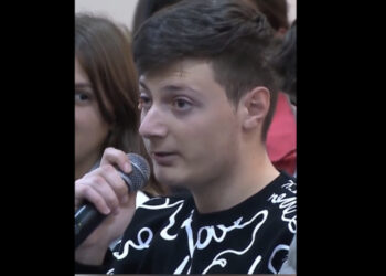 VIDEO/ “Të thëna hapur nga një nxënës kurajoz”, Meta publikon videon nga takimi i Ramës në Ersekë: Ja si i del boja investimeve të “Rilindjes”