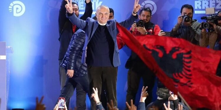 ‘Falenderoj qytetarët’/ Ilir Meta: Protesta riktheu shpresën për shpëtimin e Shqipërisë