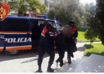 Hesapet e Anglisë lahen në Tiranë? Këta janë “trimat” që donin hakun e vjedhur