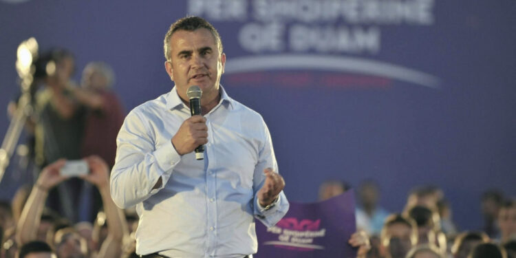 Plagosja e Fredi Kokoneshit dhe shoferit të tij, u qëlluan me thikë në mes të Divjakës nga ish-specialisti i Bashkisë