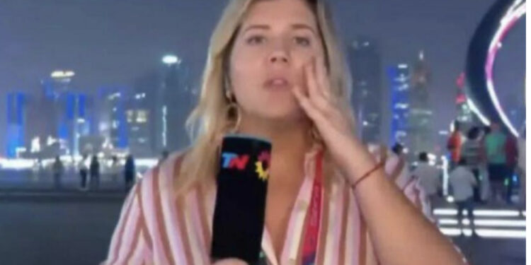 I morën portofolin në Katar! Policia vendase trondit gazetaren nga Argjentina: Autorin e gjejmë, do t’i japësh ti 5 pesë vite burg apo ta dëbojmë, zgjidh?