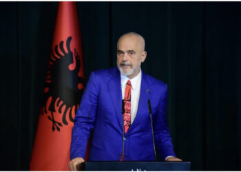 ‘Ministri britanik do udhëtonte drejt Shqipërisë, por…’/ Çështja e emigrantëve, ‘The Times’ për deklaratat e Ramës: Goditje ndaj shpresave për një marrëveshje deportimi!