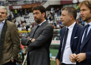 Japin dorëheqje të gjithë anëtarët e bordit të Juventusit, përfshirë presidentin Agnelli