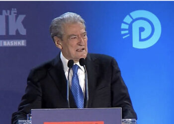 “Jeni si cunami”, Berisha elektrizon protestuesit, mesazh Ramës: Për ty do të vendosë gjyqtari sovran